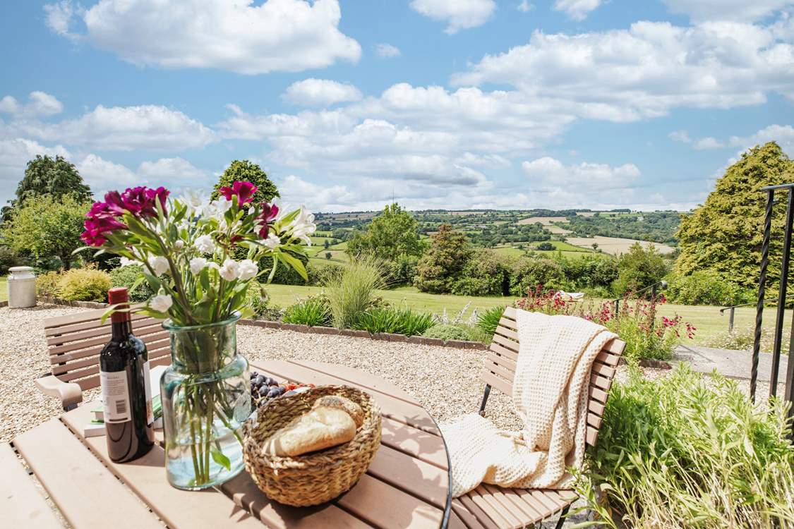 Set in a hilltop position, the little patio is an ideal spot from which to admire the spectacular views.