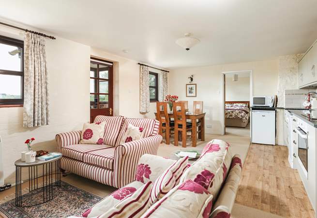 This cottage has a friendly open plan layout with plenty of space for the sofas and the dining-table.