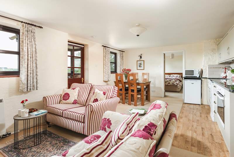 This cottage has a friendly open plan layout with plenty of space for the sofas and the dining-table.