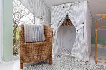 The cute hanging space.