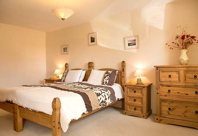 The en suite ground floor bedroom (bedroom 1) has 'zip and link' beds so can be either a double bed or two twin beds.