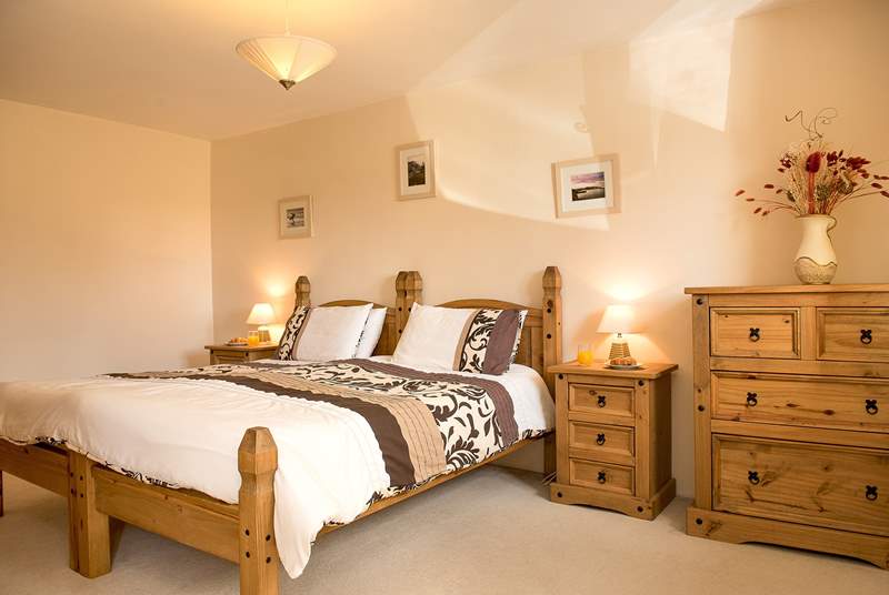 The en suite ground floor bedroom (bedroom 1) has 'zip and link' beds so can be either a double bed or two twin beds.