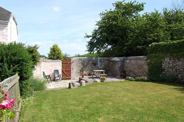 Just as well-maintained, the cottage's garden is very private.
