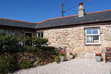Sixpenny Barn has a beautiful well-maintained garden.