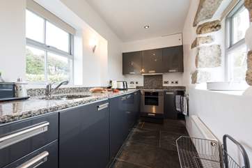 The spacious kitchen.