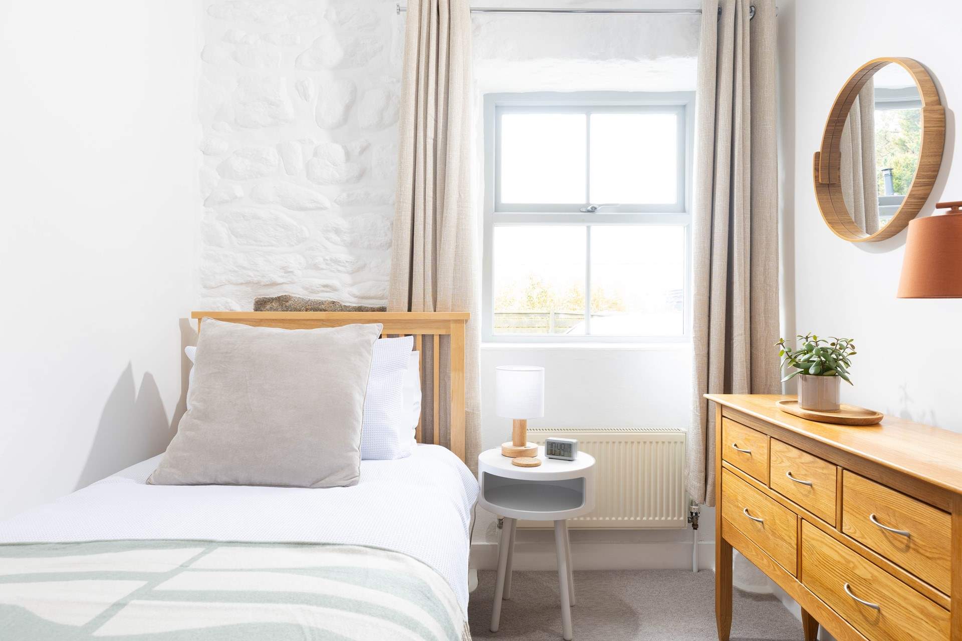 The very sweet single room.