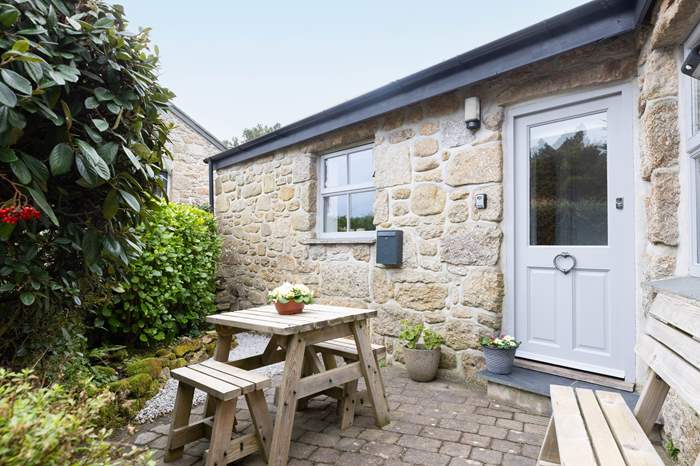 Sixpenny Barn is a 2 bedroom, dog friendly holiday cottage near St Ives, West Cornwall.