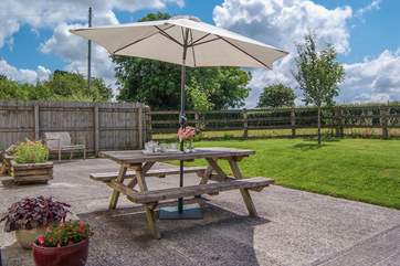 There is a sunny patio and a large fully enclosed garden with a paddock beyond. This place is ideal for young children and guests who wish to bring a dog.