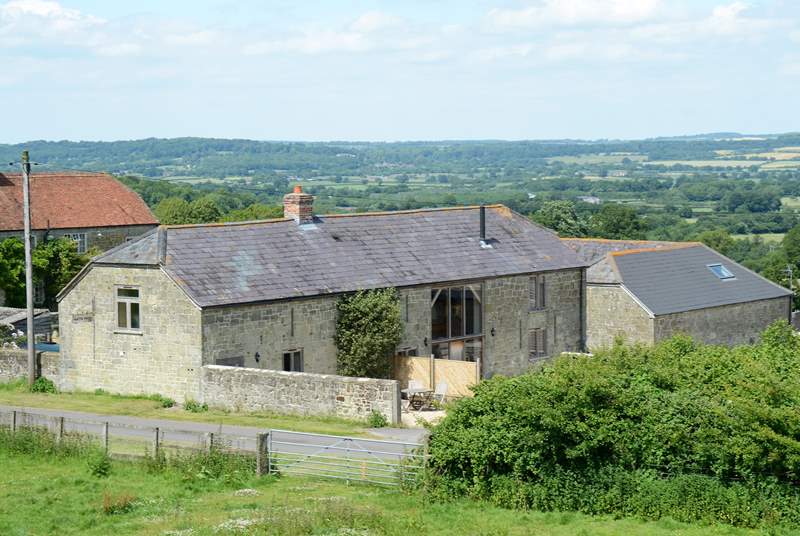 This view shows Dairyman's Cottage (2094) and Hatts Barn in their fabulous setting, both cottages can be booked together.