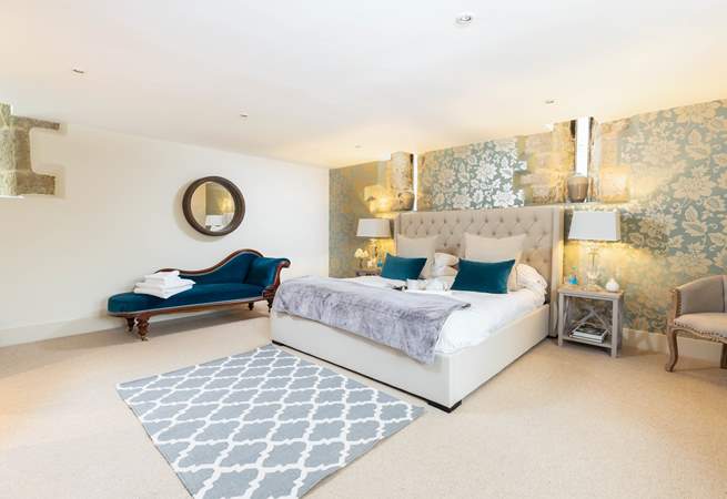 The spacious master bedroom has a comfy 6ft super-king double bed and an en suite shower-room.