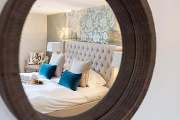Fabulous decoration and furnishings throughout.