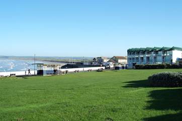 This is the sea-facing side of the Nautilus Building. Seashells is just around the curve of the building to the far left.