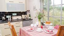 A friendly (and yummy) welcome awaits you in this delightful cottage.