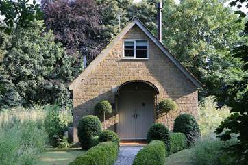 This is the beautiful approach to The Pump House. Set in its own wildlife/wildflower meadow with plenty of private parking. An absolute haven.