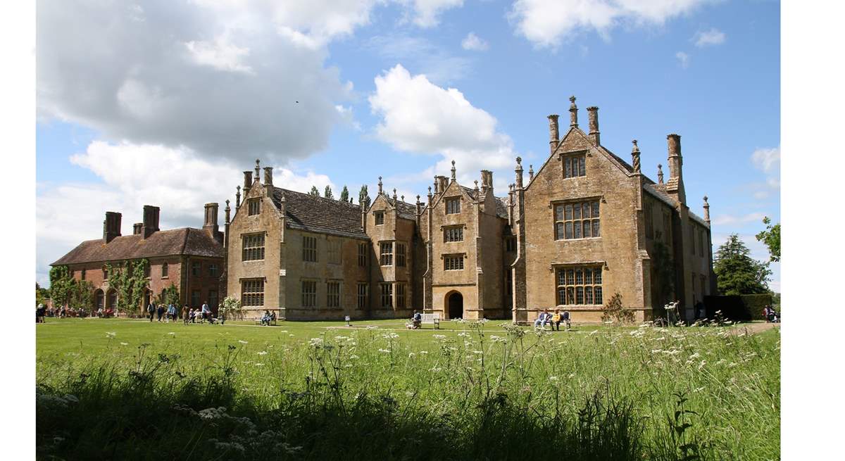 There are many historical houses to visit nearby, such as Montacute House.