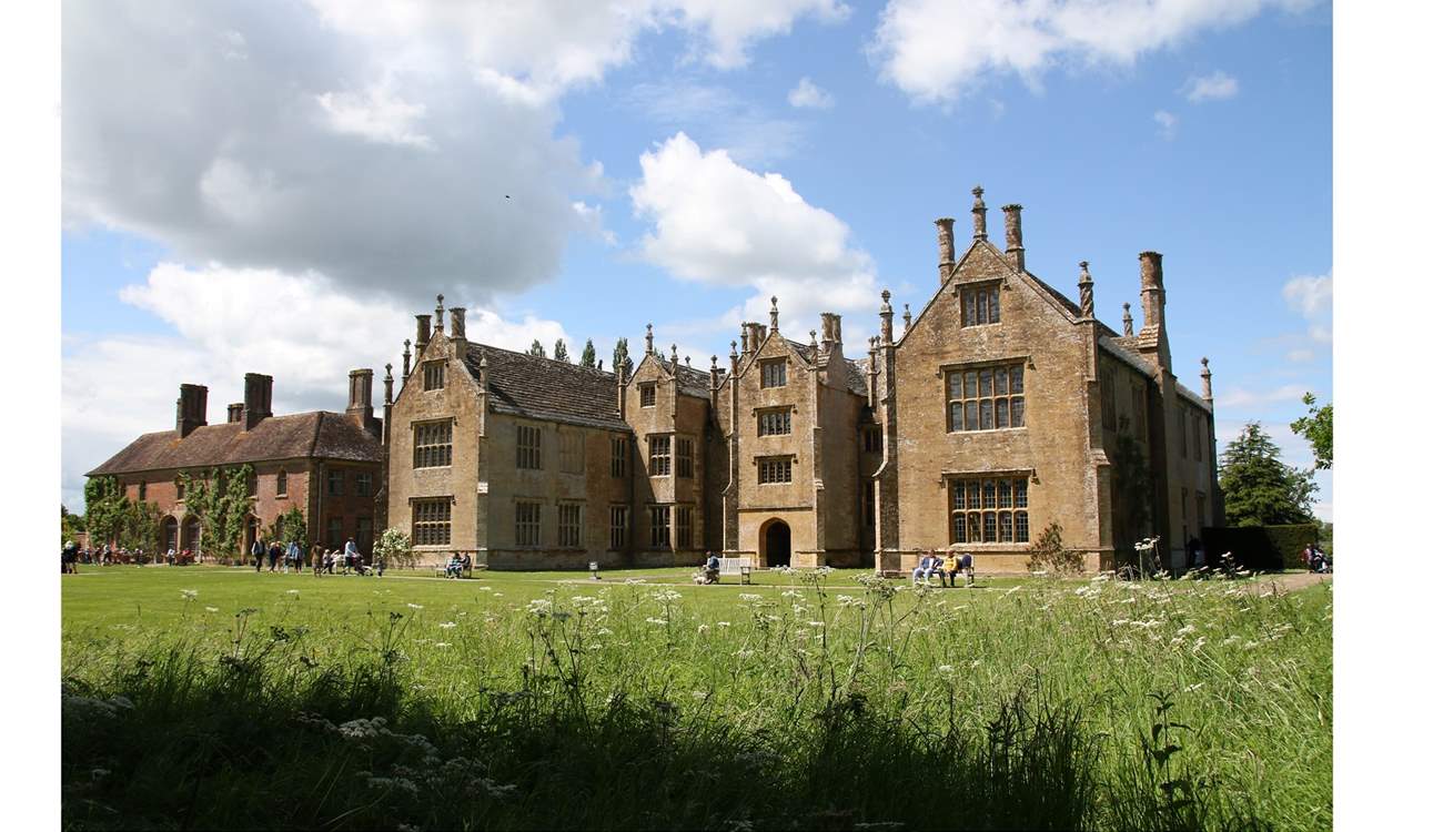 There are many historical houses to visit nearby, such as Montacute House.