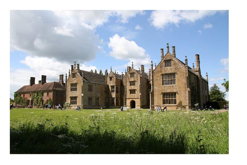 There are many historical houses to visit nearby, such as Montacute House.