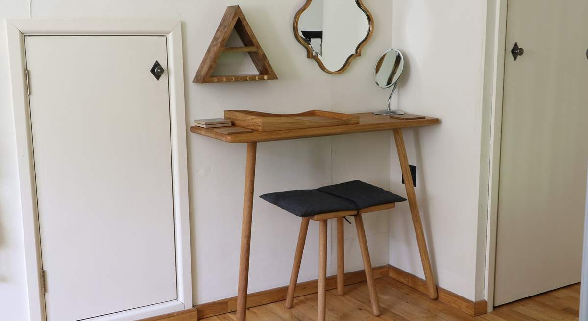 This cleverly designed dressing table with storage and a make-up mirror is a great addition to the bedroom