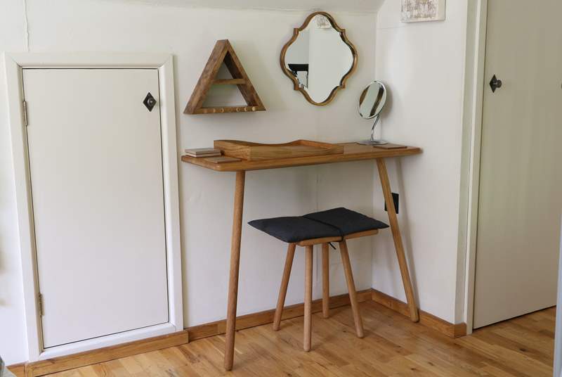 This cleverly designed dressing table with storage and a make-up mirror is a great addition to the bedroom