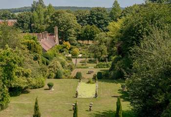 A sense of scale of just a part of the exquisite Manor House gardens for you to explore..
