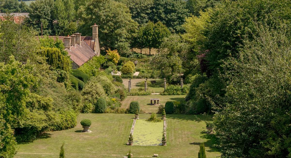 A sense of scale of just a part of the exquisite Manor House gardens for you to explore..