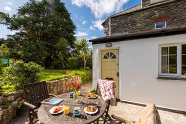 A sunny spot for breakfast!