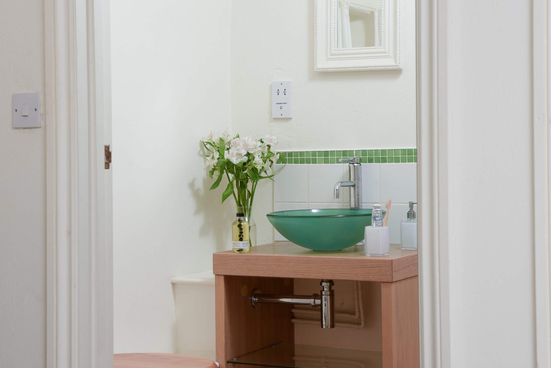 Take a peek into the en suite.