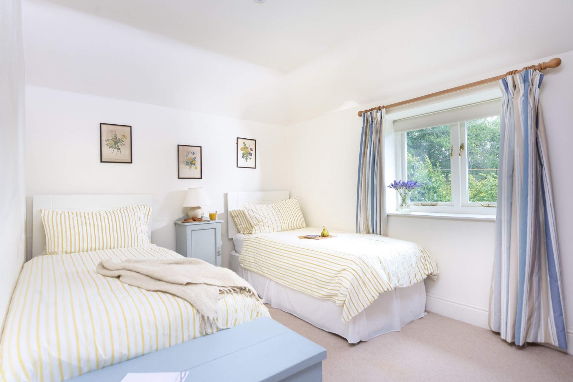 The pretty twin bedroom.