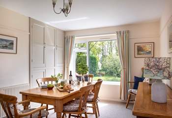 Enjoy family meals together in the lovely dining-room.