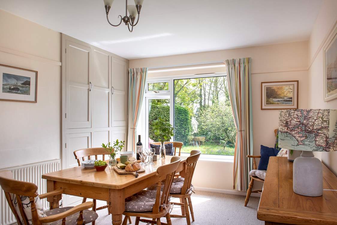 Enjoy family meals together in the lovely dining-room.
