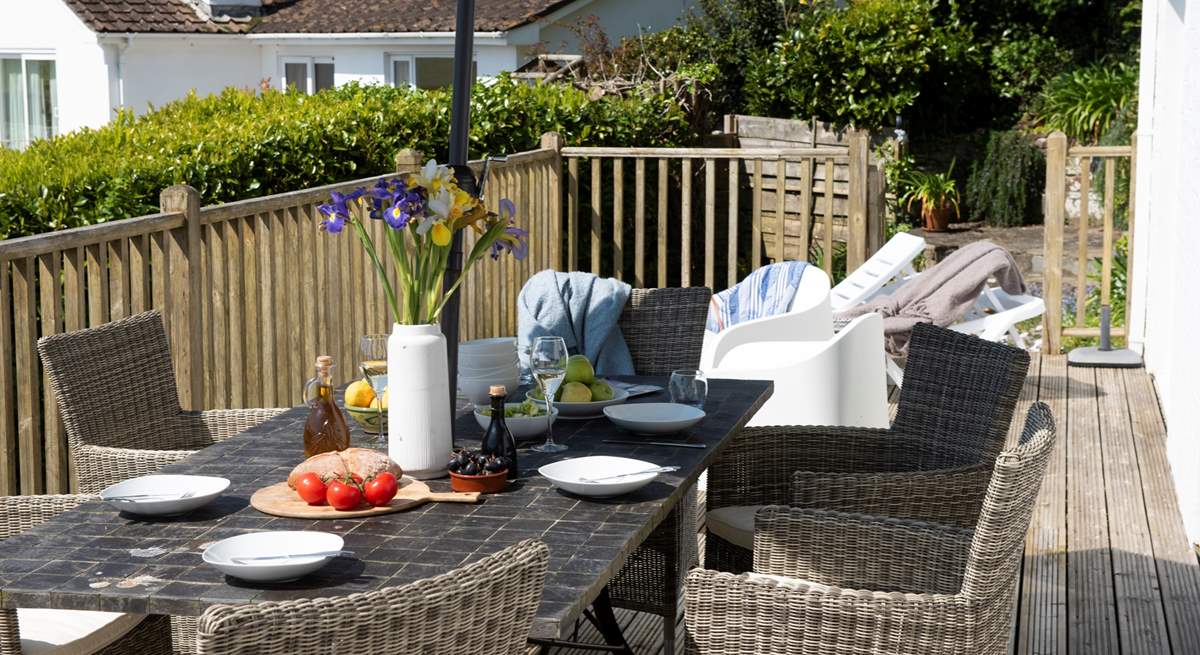 Enjoy dinner al fresco on the dining area out on the deck.