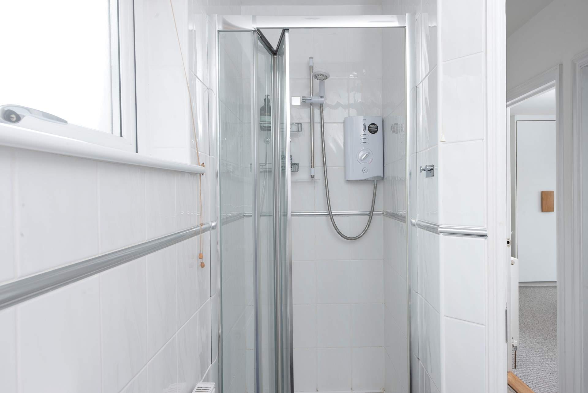 There is a separate shower cubicle in the family bathroom.