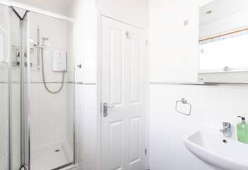 Enjoy a refreshing shower after a busy beach day. 