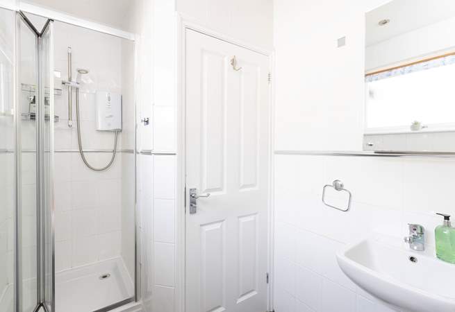 Enjoy a refreshing shower after a busy beach day. 