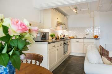 The kitchen is very well-equipped.