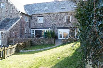 Lanes Cottage is to the right of Francis' (2173), which is on the left-hand side of the picture.