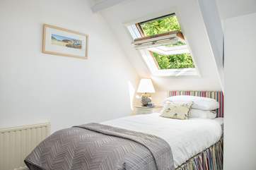 The pretty, single bedroom.