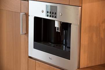 A built-in coffee machine for delicious morning coffees.