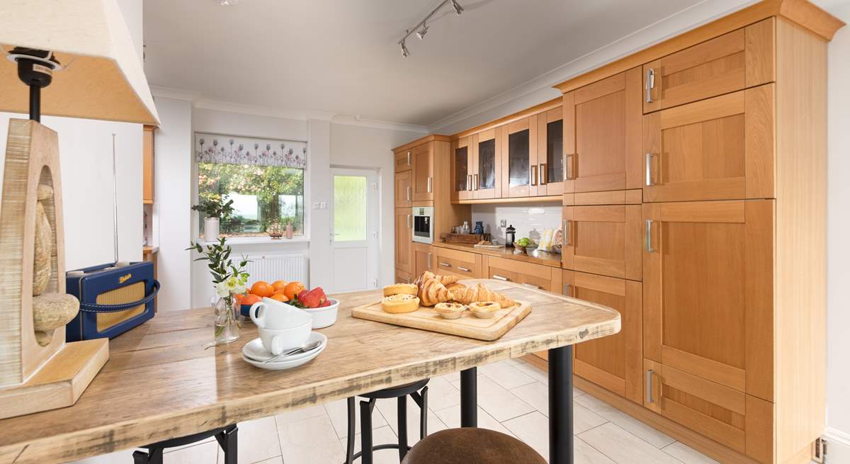 Pull up a pew at the breakfast bar - the perfect spot for a quick snack, morning coffee or pre-dinner drinks.