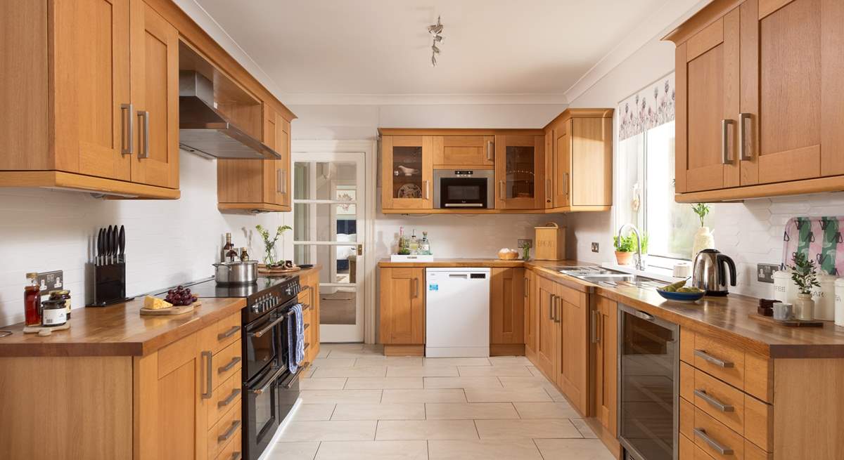 Plenty of room in the kitchen for everyone to help prepare your holiday meals.