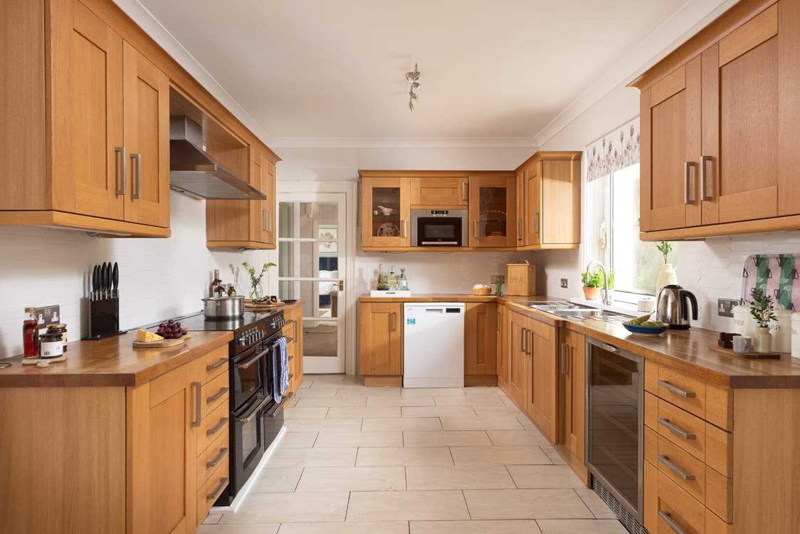 Plenty of room in the kitchen for everyone to help prepare your holiday meals.