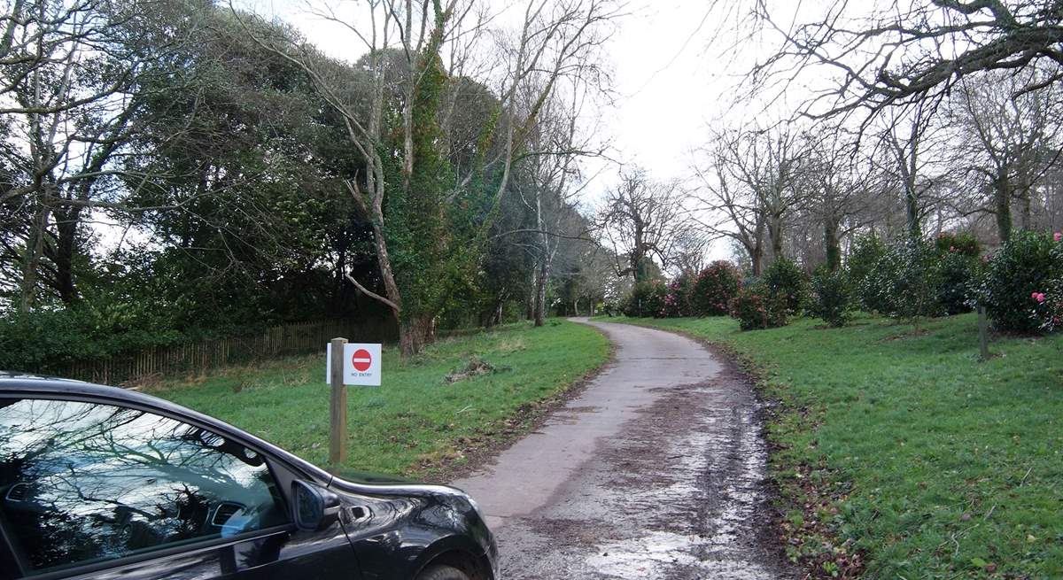 The start of the track down to the house - ignore the No Entry signs.