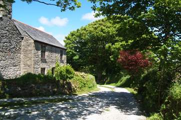Set at the top of a private drive and looking down towards the reservoir, Mount Wise Cottage adjoins the owner's home but faces away from it.