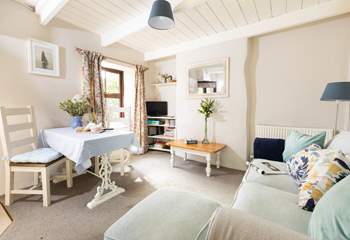 A perfect and cosy cottage stay awaits.