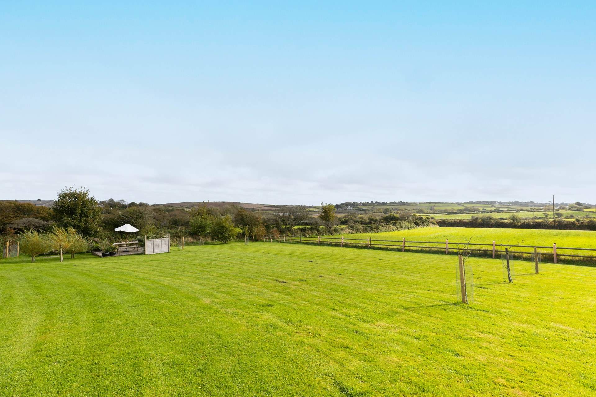 Exercise your dog here, it is shared with the farmhouse. You can see for miles in the heart of Cornwall's largest parish.