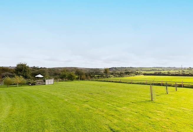 Exercise your dog here, it is shared with the farmhouse. You can see for miles in the heart of Cornwall's largest parish.