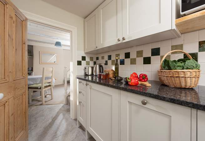 The cottage core kitchen with gorgeous granite worktops.