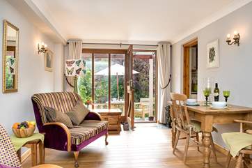 Lowarth is a very comfortable apartment, light and airy thanks to the large picture window making the most of the wonderful setting.