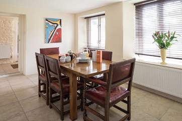 Dining as a family is a real pleasure at this wonderful dining-table.
