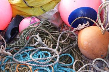 Beer is a traditional fishing village. You can watch the boats unloading their daily catch and buy fresh fish from the quayside fish stall.
